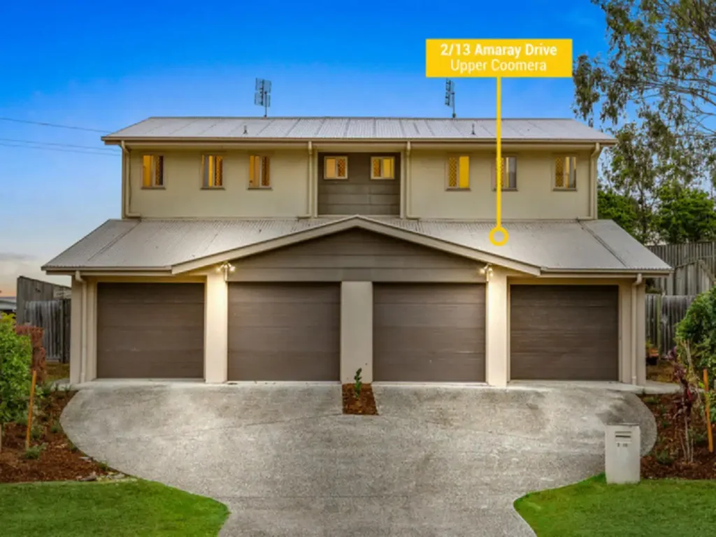 3-BEDROOM DUPLEX - DOUBLE GARAGE & SIZEABLE BACKYARD