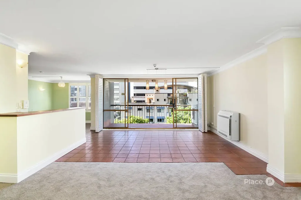 Kangaroo Point 2Kwarto Position, Potential, and Proportion – Oversized Apartment with Dual Lock-Up Garage in Kangaroo Point