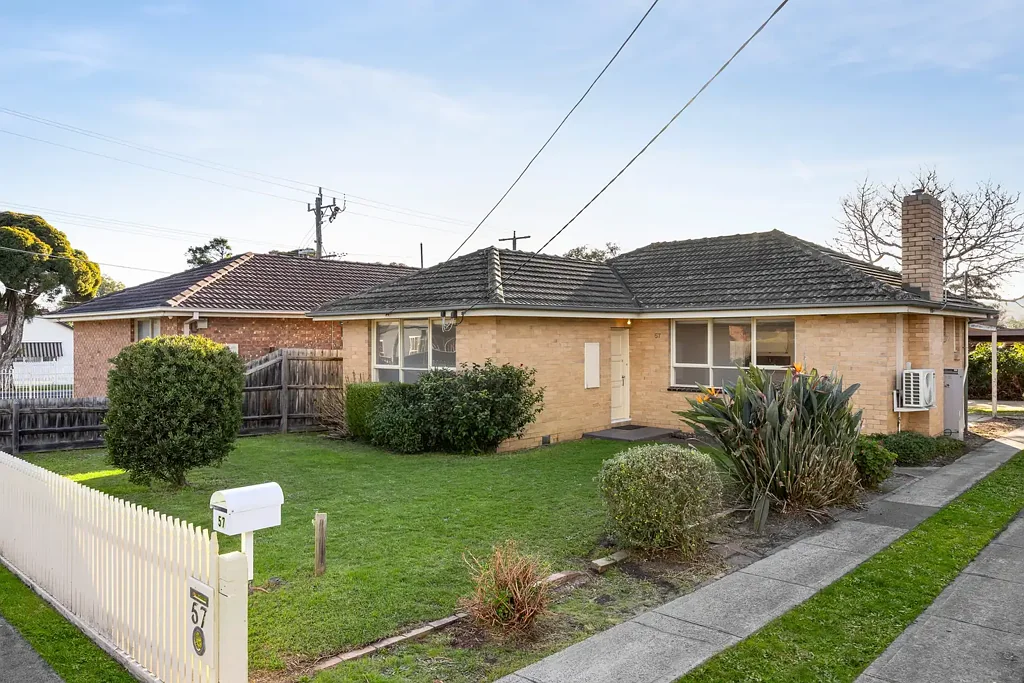 FANTASTIC 3 BEDROOM + STUDY