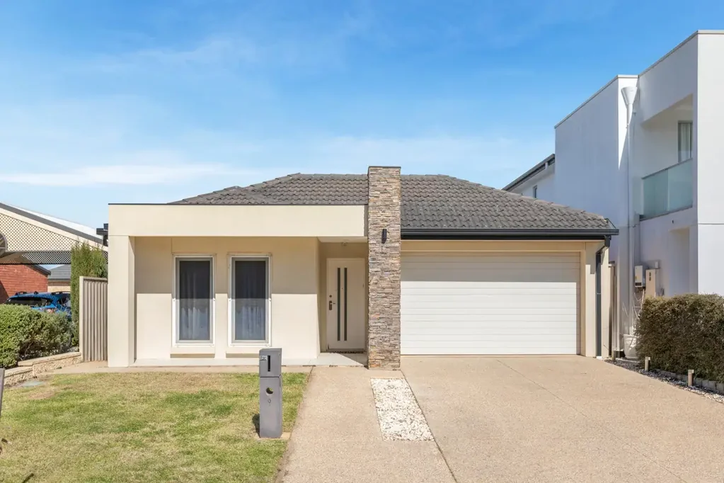 West Lakes Shore 4房  Exceptional Quality in a Premier Coastal Location