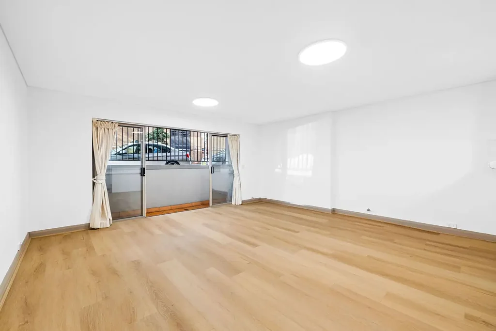 Spacious One-Bedroom Apartment With Parking