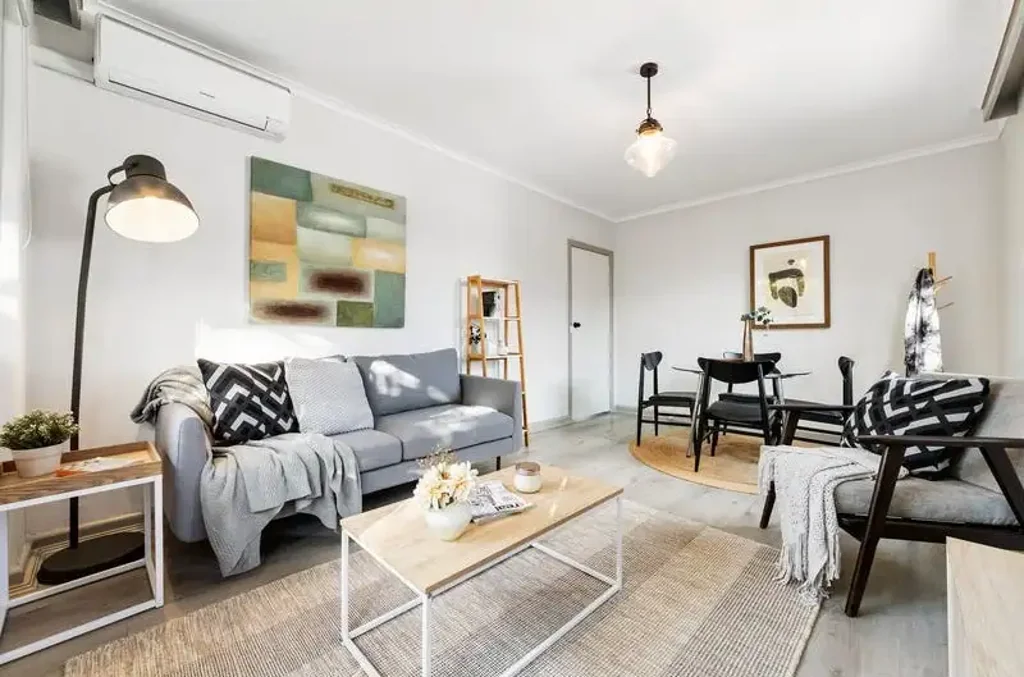 Sunlit St Kilda East Apartment with Secure Parking!