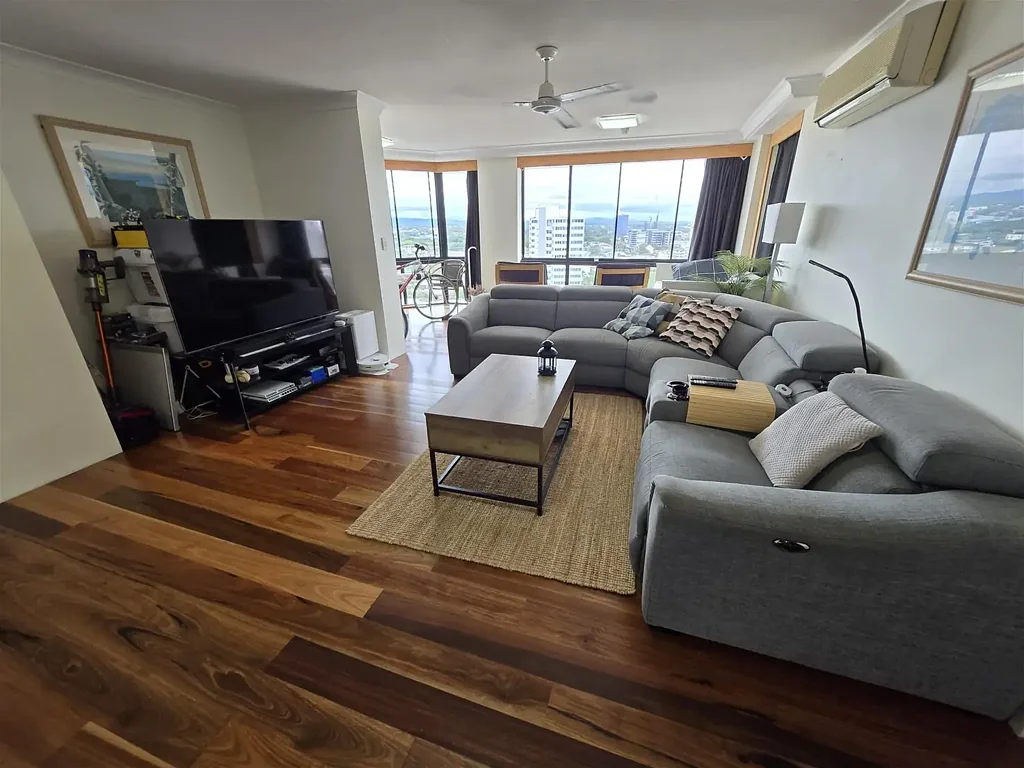 Surfers Paradise 2 Bedroom Central Surfers Paradise  Large 2 bedroom 2 bathroom 100m2  unit  Amazing views