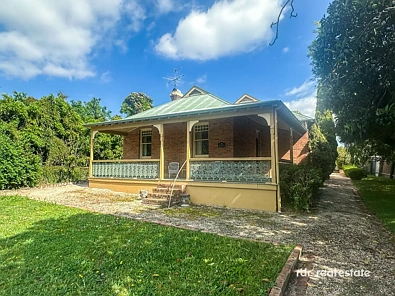 Inverell 4 Bedroom "BYALLA" - HERITAGE RICH & CENTRALLY LOCATED