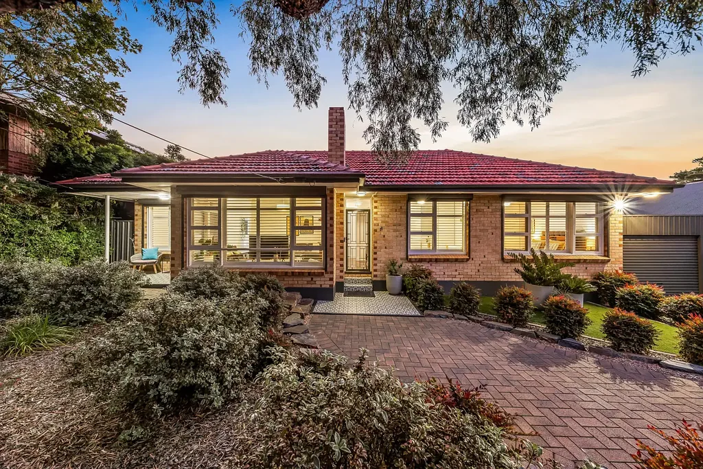 Clapham 4ਬੈੱਡਰੂਮ Mid-Century Charm Meets Modern Comfort in Leafy Clapham Bliss.