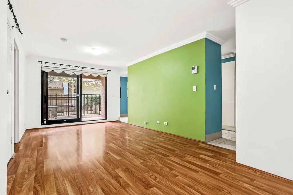 Spacious 1 bedroom | 7 Minute Walk to Hurstville Station
