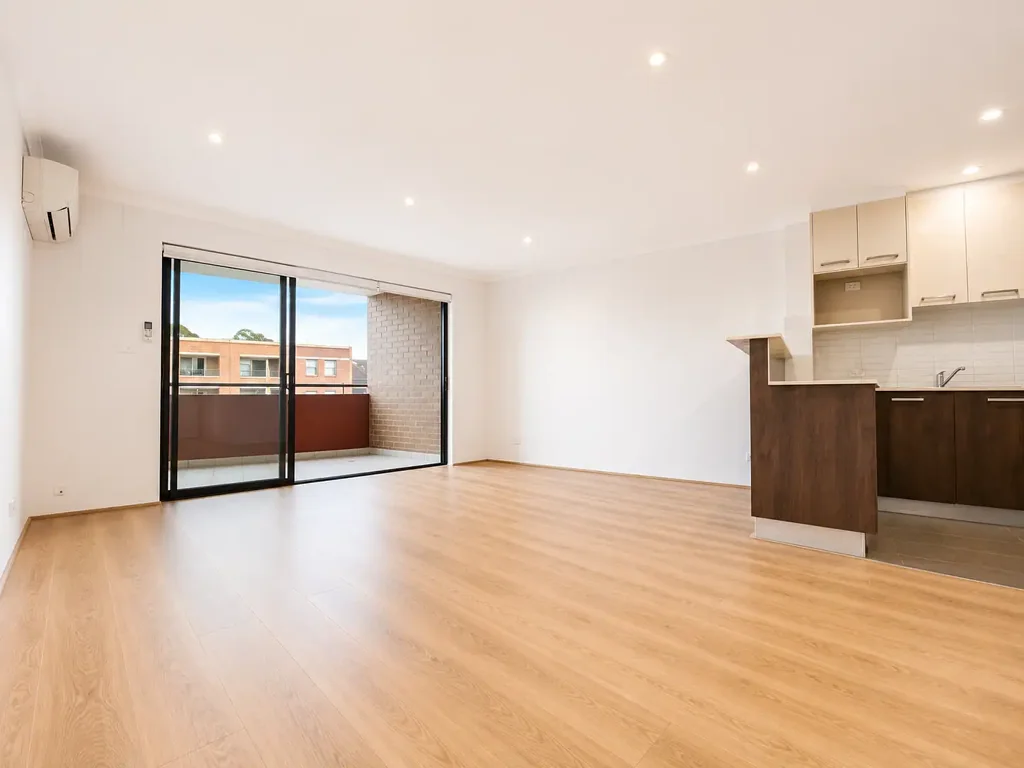 FRESHLY RENOVATED APARTMENT IN IDEAL LOCATION