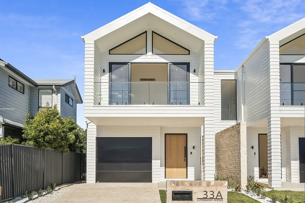 East Corrimal 4房 海滨联排奢居 750米近海 10天窗 悬浮地板 Smeg厨电 悬崖景观 主卧套间 学区房 Brand-New Luxury Duplex Moments to Beach