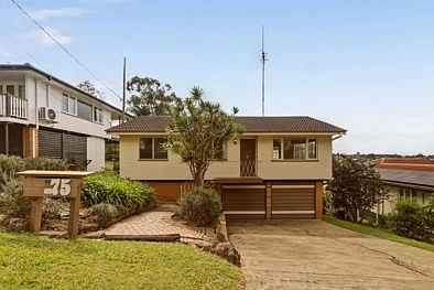 Stafford 3房 买家苦等多年的地段。607平方米，朝北，地势高 The Position Buyers Wait Years For. 607m2, North-Facing, Elevated