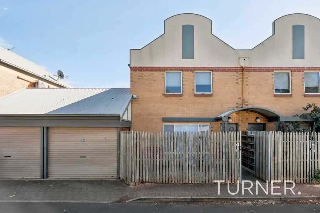 Mile End 3房  City fringe living - Two storey townhouse!