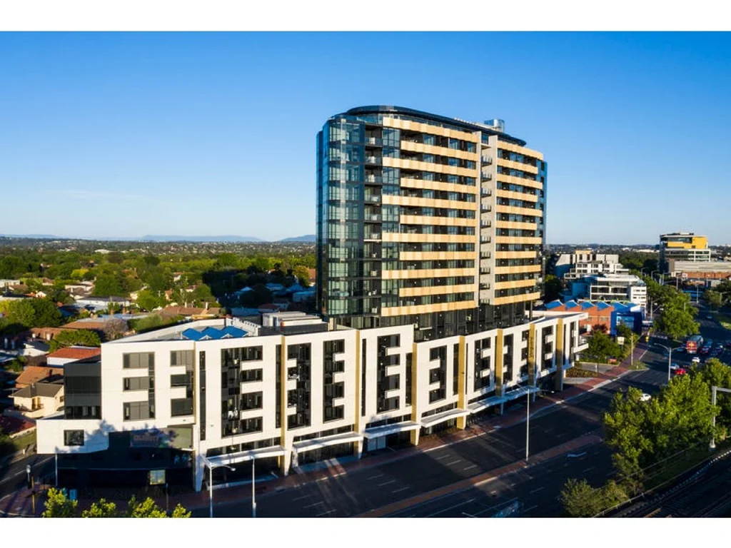 Light-Filled 2 Bedroom Apartment in Malvern East