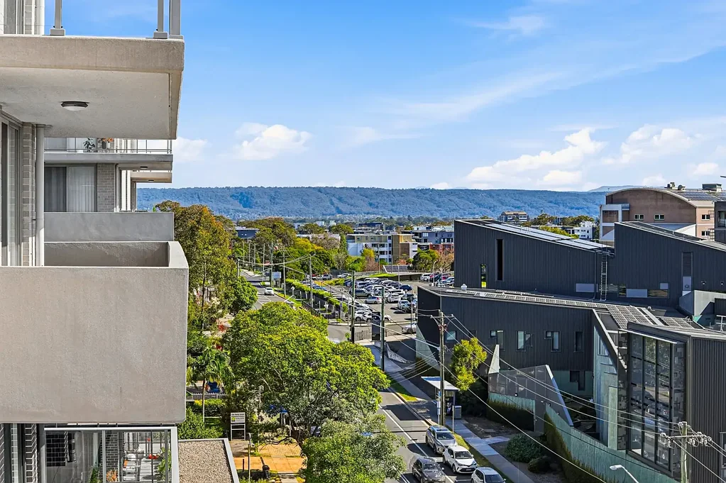 Kingswood 2房 带环绕式阳台和壮丽景色的现代公寓 Modern Apartment with Wrap-Around Balcony and Spectacular Views