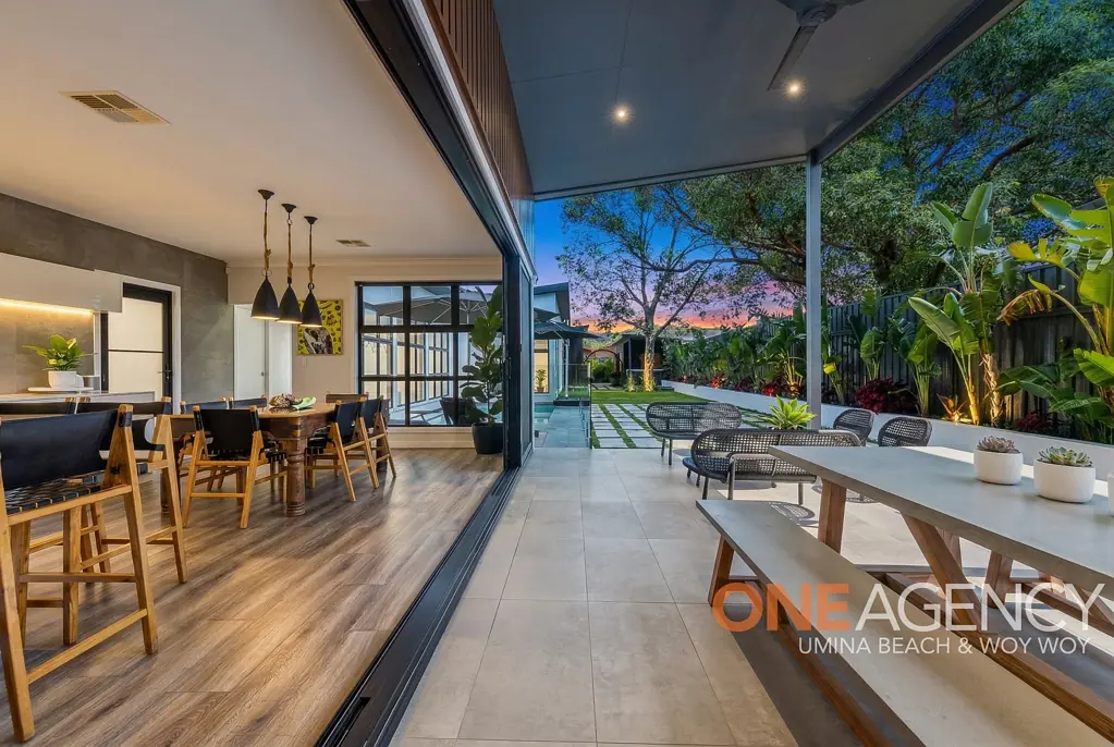 Umina Beach 6 Slaapkamer BLUE CHIP LOCATION & SPACE FOR A LARGE FAMILY !
