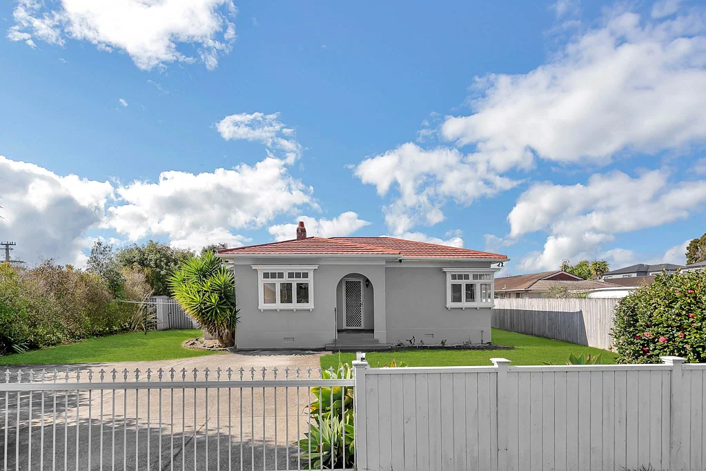 Papatoetoe 2 Bedroom Freehold Character + Work-From-Home Flexibility