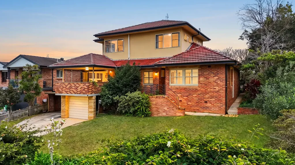 East Gosford 4 Bedroom Exceptional Family Living with Sweeping Caroline Bay Views