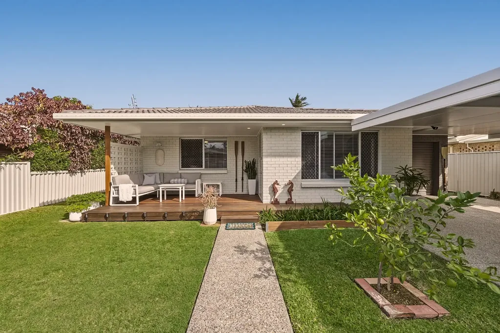 Paradise Point 3 Bedroom Coastal Charm on the Peninsula