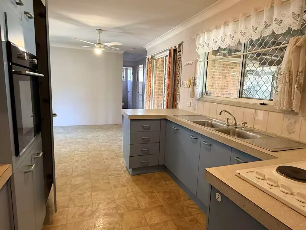 Kingston 3 Bedroom READY FOR YOU TO MOVE IN AND MAKE IT HOME