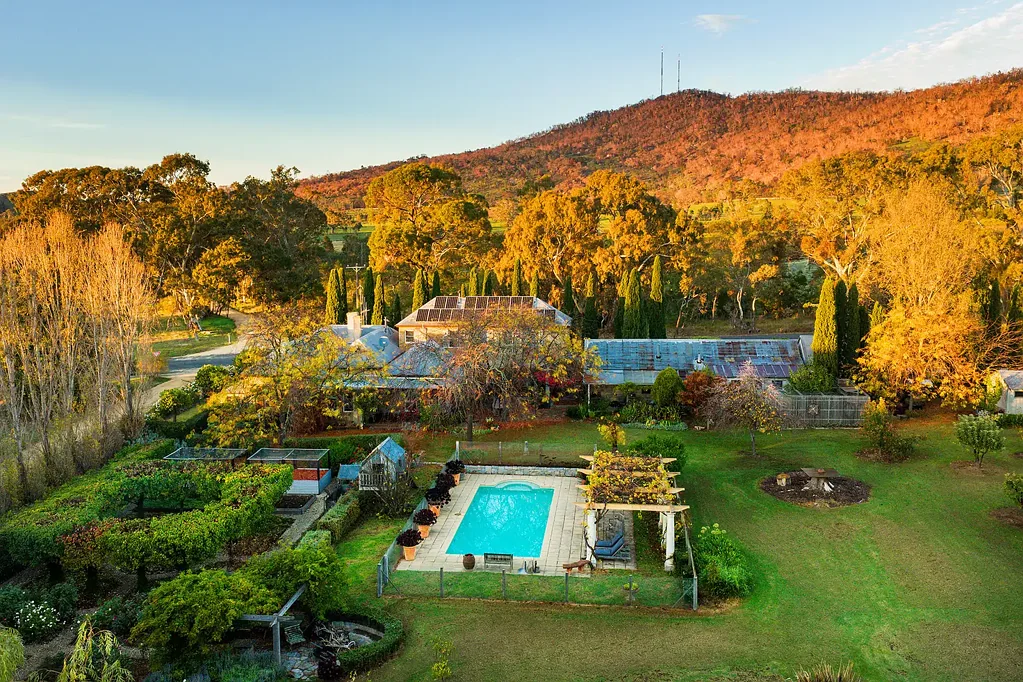 Sutton Grange 5房  Historic Granite Homestead, French Provincial Grandeur on 191.6 acres (approx)