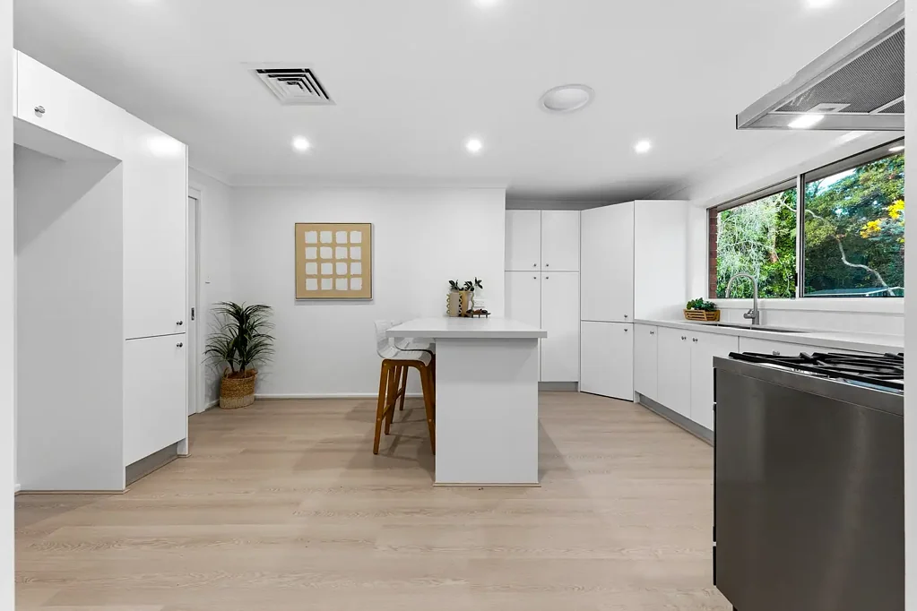 Faulconbridge 4房  平衡的即时生活方式吸引力  Refurbished four-bedroom home is move-in ready