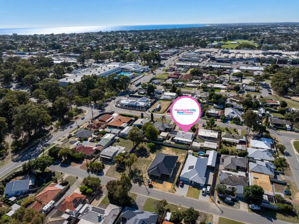 Mandurah 3房  Semi-Renovated Home on a Huge 809sqm Block with Endless Potential