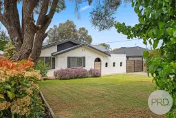 8 Walana Crescent, Kooringal