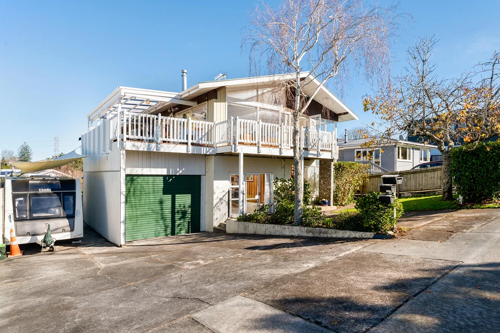 Te Atatu South 7ห้องนอน Collect up to $1,450/Week from 3 Incomes!