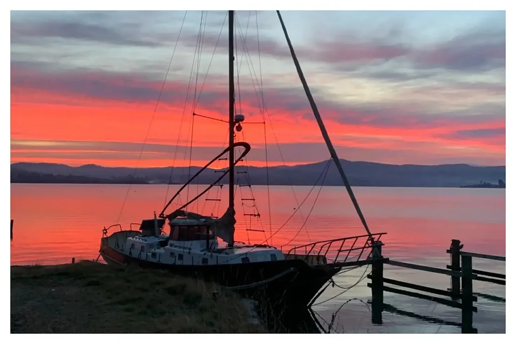 Deviot THIS SPACE: Invest in Potential with Panoramic Water Views