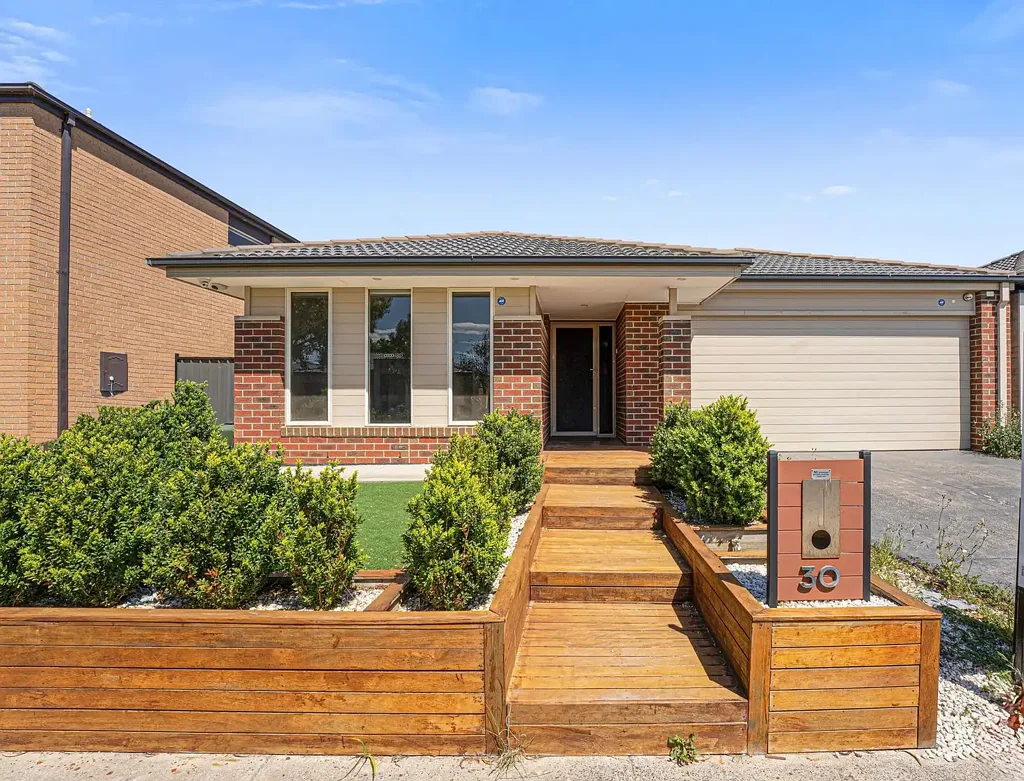 Stylish, Light-Filled Living with Effortless Family Appeal