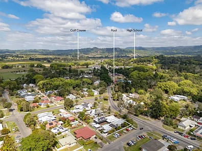 Mullumbimby 5Zimmer Opportunity knocks with this versatile residence in the heart of Mullumbimby with an income generating studio