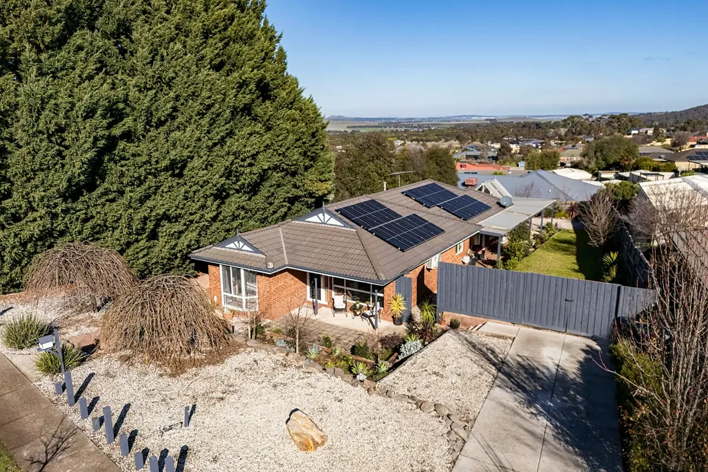 Wallan 4 Bedroom Spacious Family Living in a Quiet Wallan Street
