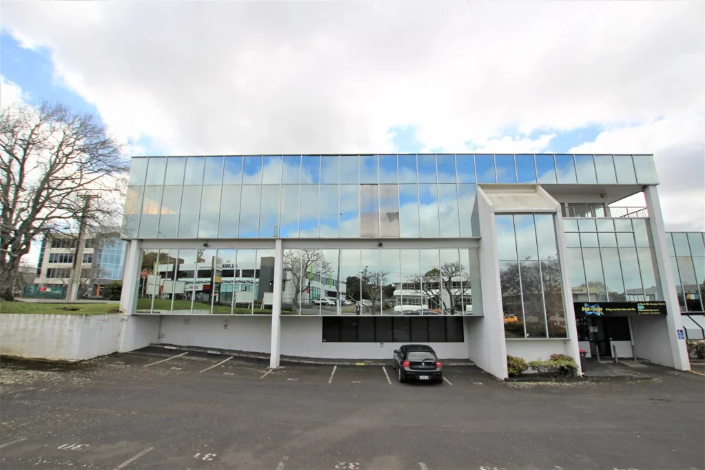 Ellerslie High Profile 359m² Modern Office