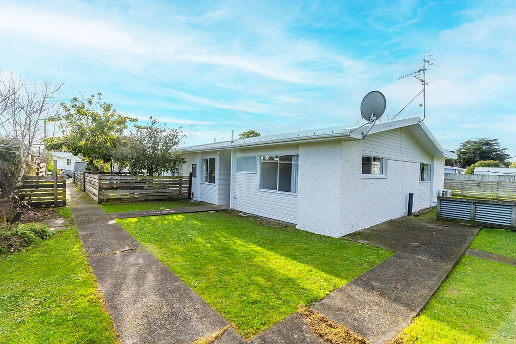 Paraparaumu 3ਬੈੱਡਰੂਮ Live in one, rent the other. Keep them both.