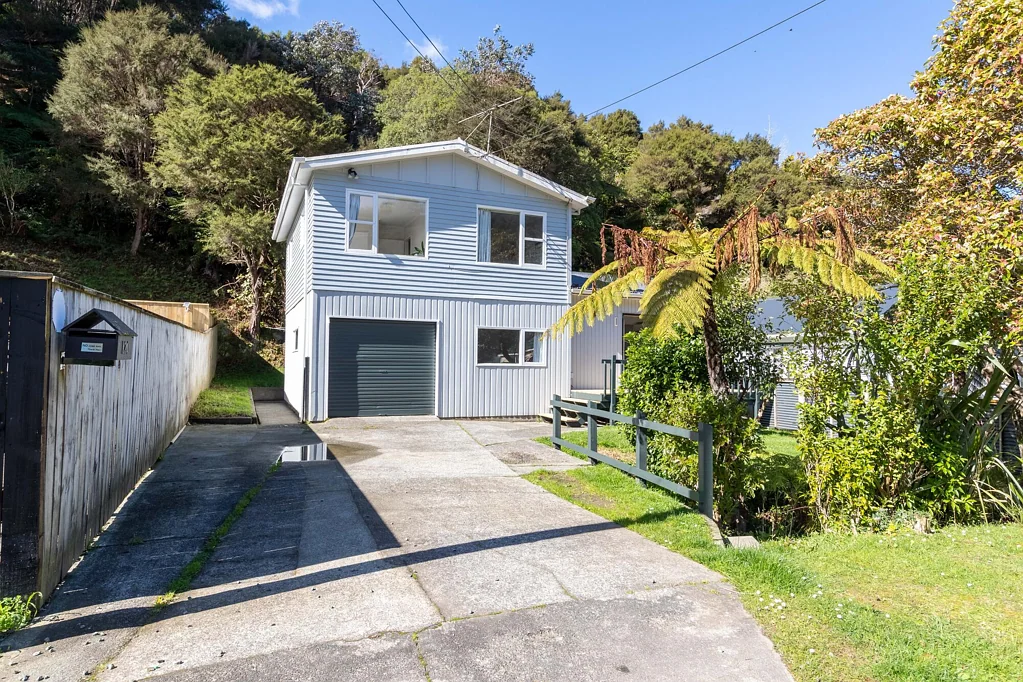 Wainuiomata 4房  Freshly improved with room to add value