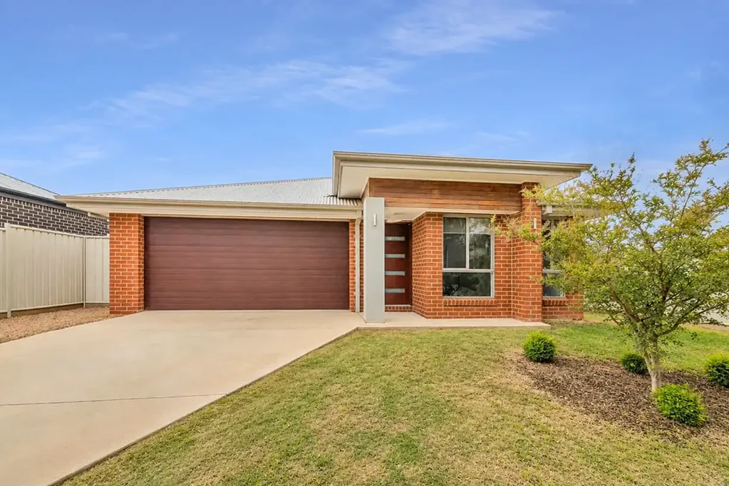 Mildura 4房  Four Bedrooms & Three Living Areas - Great First Home or Investment Property!