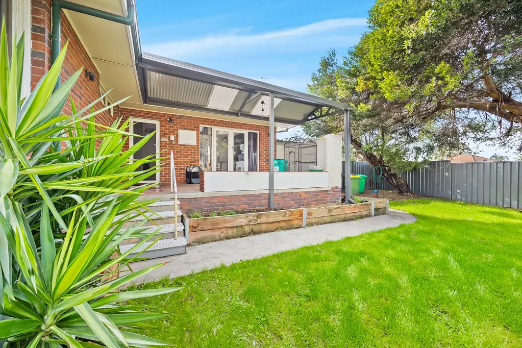 Bunbury 3房  Character Cottage Charm Meets Modern Comfort — South Bunbury