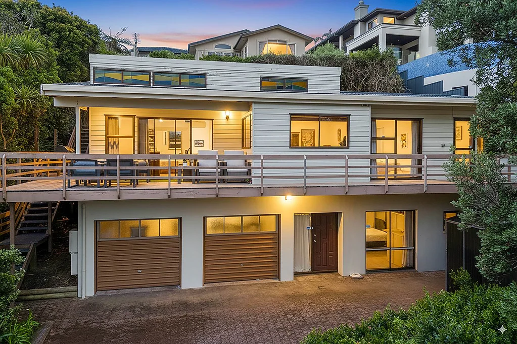 Bucklands Beach 4कमरा Beachside Family Home,  Sea Views & Double Garage