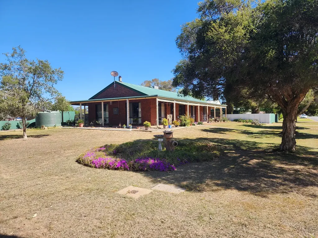 Berrigan 3房  Renovated 3BR Home, Corner Block with Workshop & Carport!