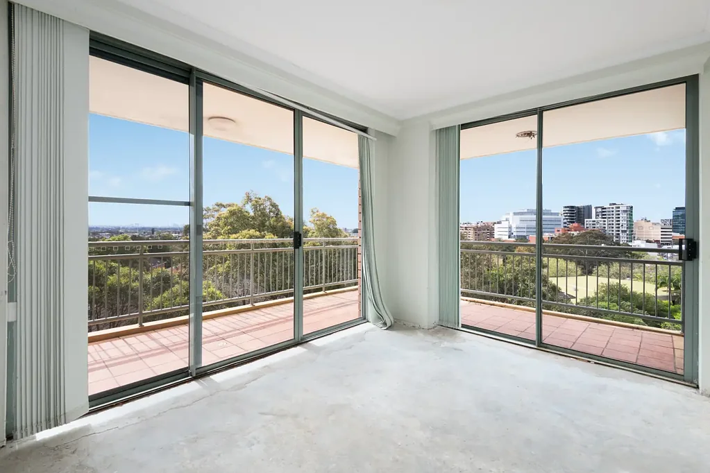 Hurstville 2 Slaapkamer Two-Bedroom Apartment with Balcony and Sunroom