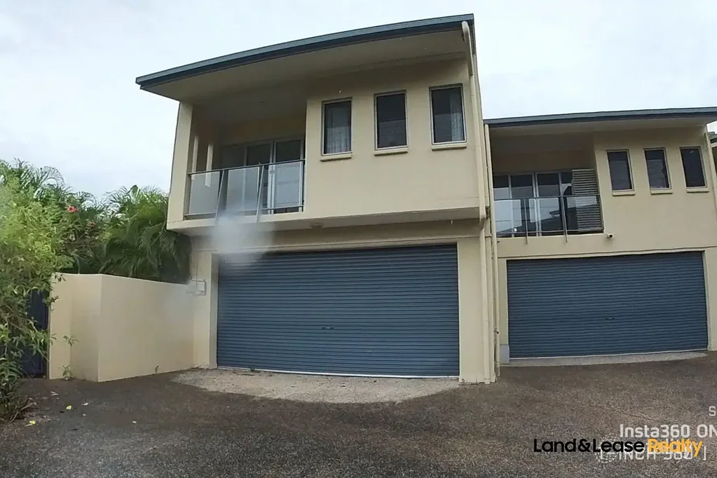 Waterfront Luxury with Private Marina Berth & Pool - Executive 4-Bed Townhouse in Bayview