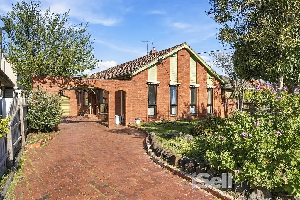 Springvale 3ਬੈੱਡਰੂਮ FAMILY-SIZED LIVING WITH SPACE TO RENOVATE OR REIMAGINE