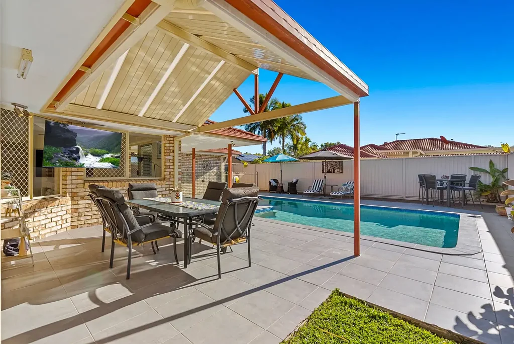 Currumbin Waters 4 Bedroom Immaculate home with large inground pool
