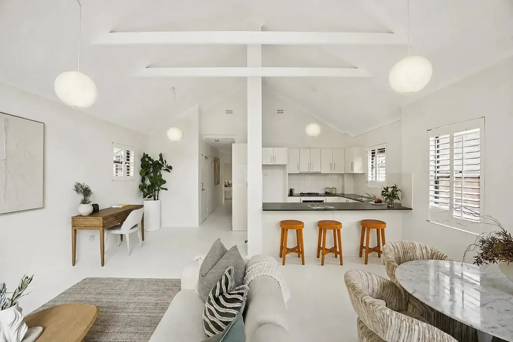 Top Floor North Facing Apartment With Double Garage