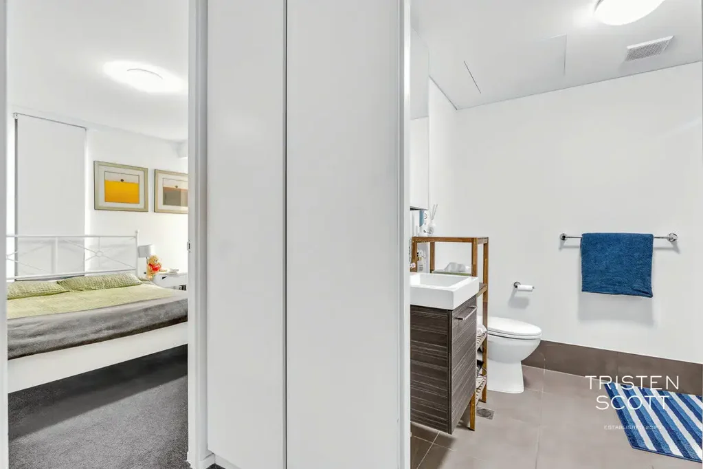 Fully Furnished. Fantastic Location. Easy Living.