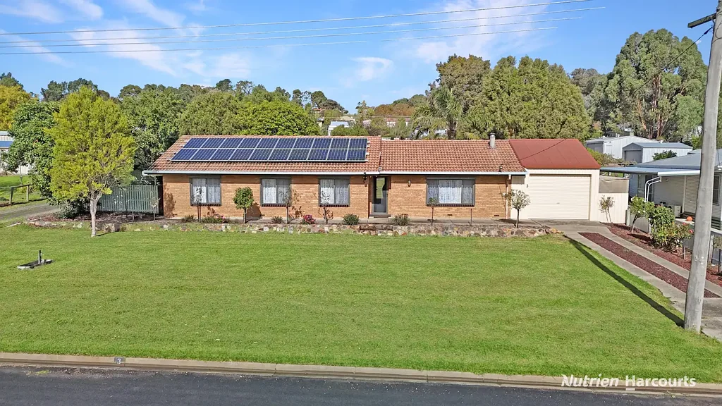 Casterton 4房  Spacious Family Living with Stunning Rural Outlooks on Over Half an Acre