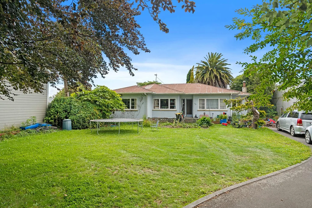 Greytown 3कमरा Main Street Opportunity - Must be Sold