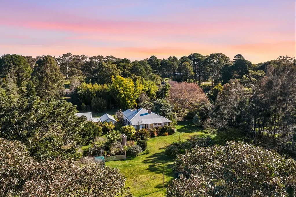 Lake Munmorah 5房  Two Titles. Two Residences. One Extraordinary Acreage Opportunity.