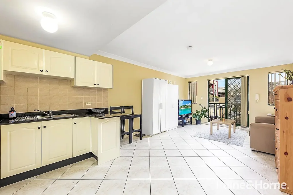 Light-Filled Studio in Vibrant Redfern