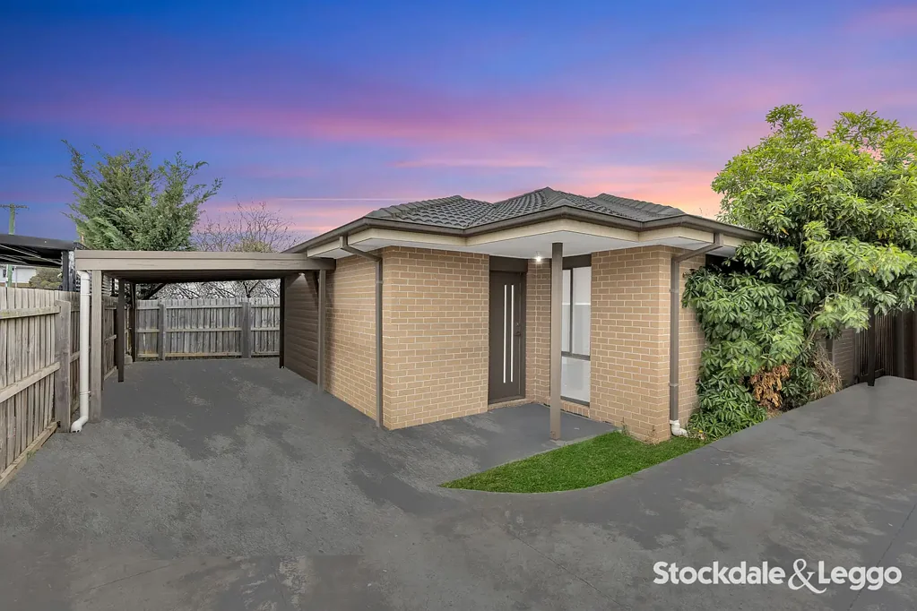 Laverton 3房 主卧带独立卫浴 开放式生活区 低维护后院 近火车站 学校商店 公园绿地 高速便利 Stylish 3-Bedroom Unit for Sale in Prime Laverton Location!!