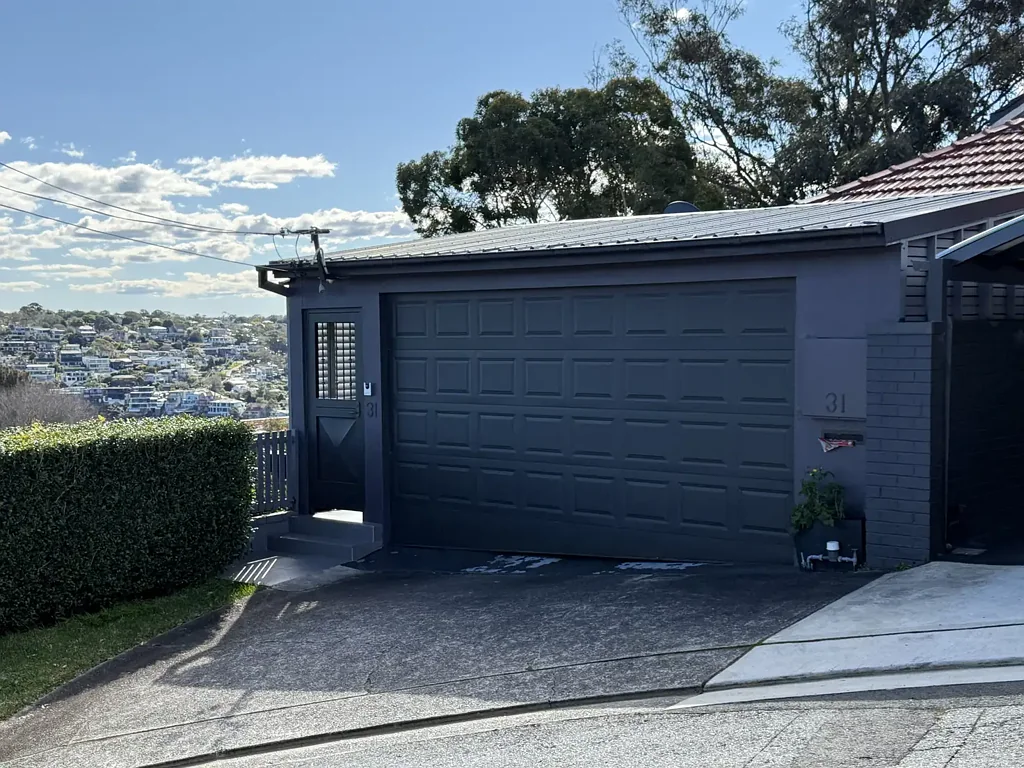 FAMILY HOME, WATER VIEWS, POOL & PET FRIENDLY