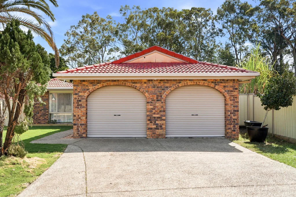 Calamvale 5Kwarto Side Access to 1,032m2 Level Block on Maywood with Granny Flat Potential